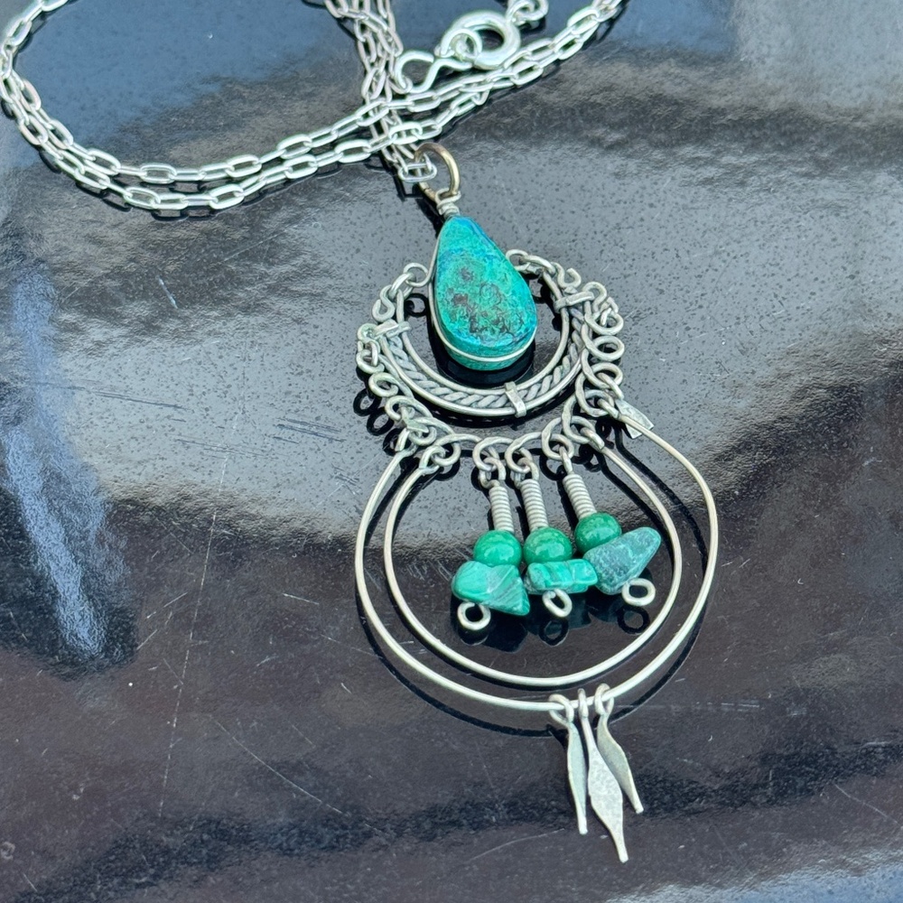 Delicate 𝅺Turquoise & Silver Tone Chain Necklace - Picture 3 of 7
